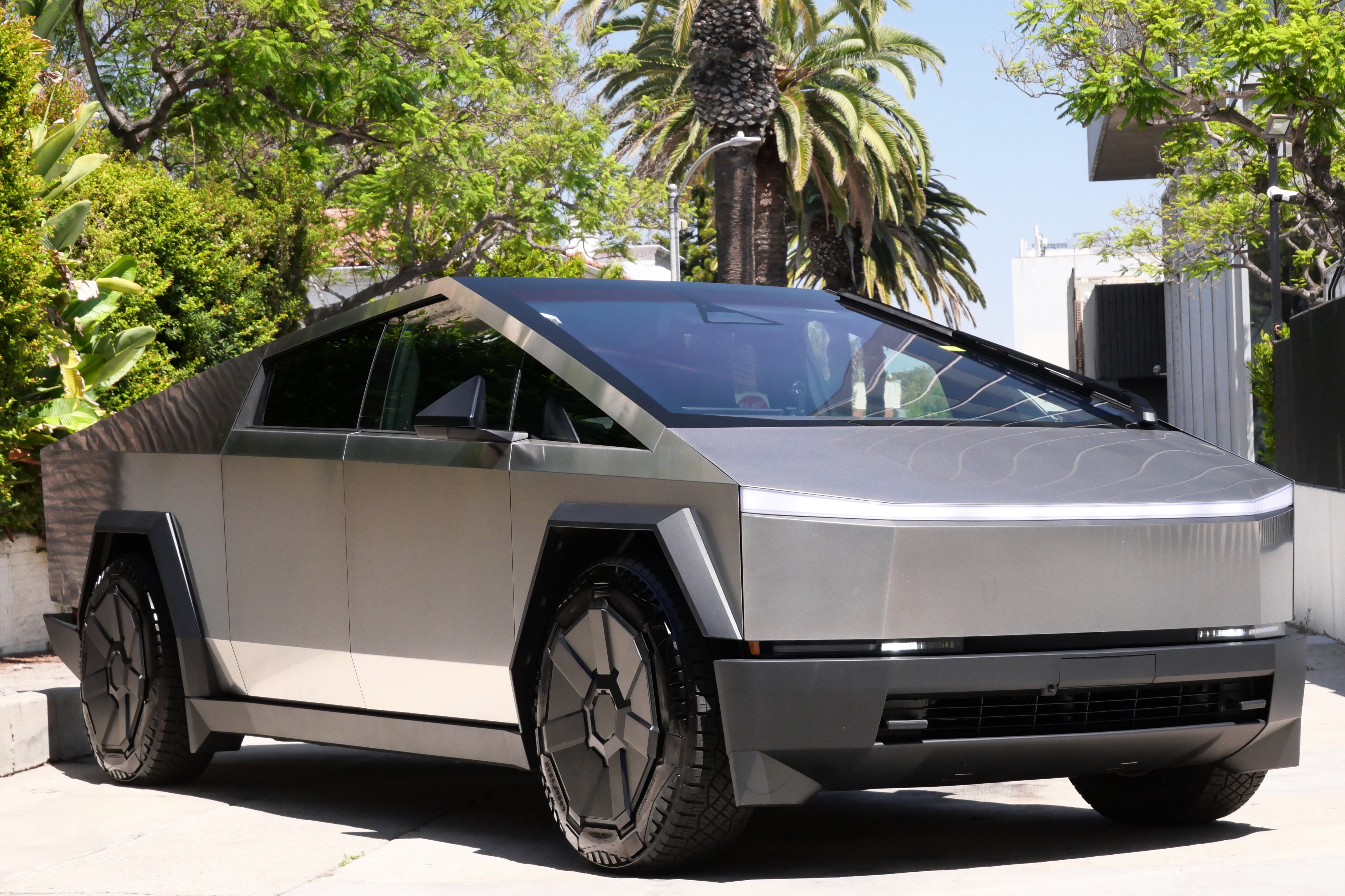 Tesla Cybertruck – Silver on Black