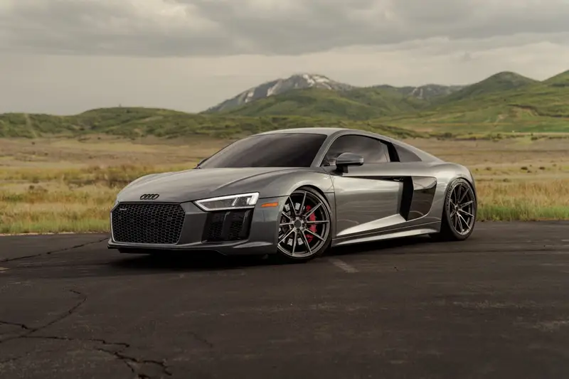 Audi R8 – Gray on Black