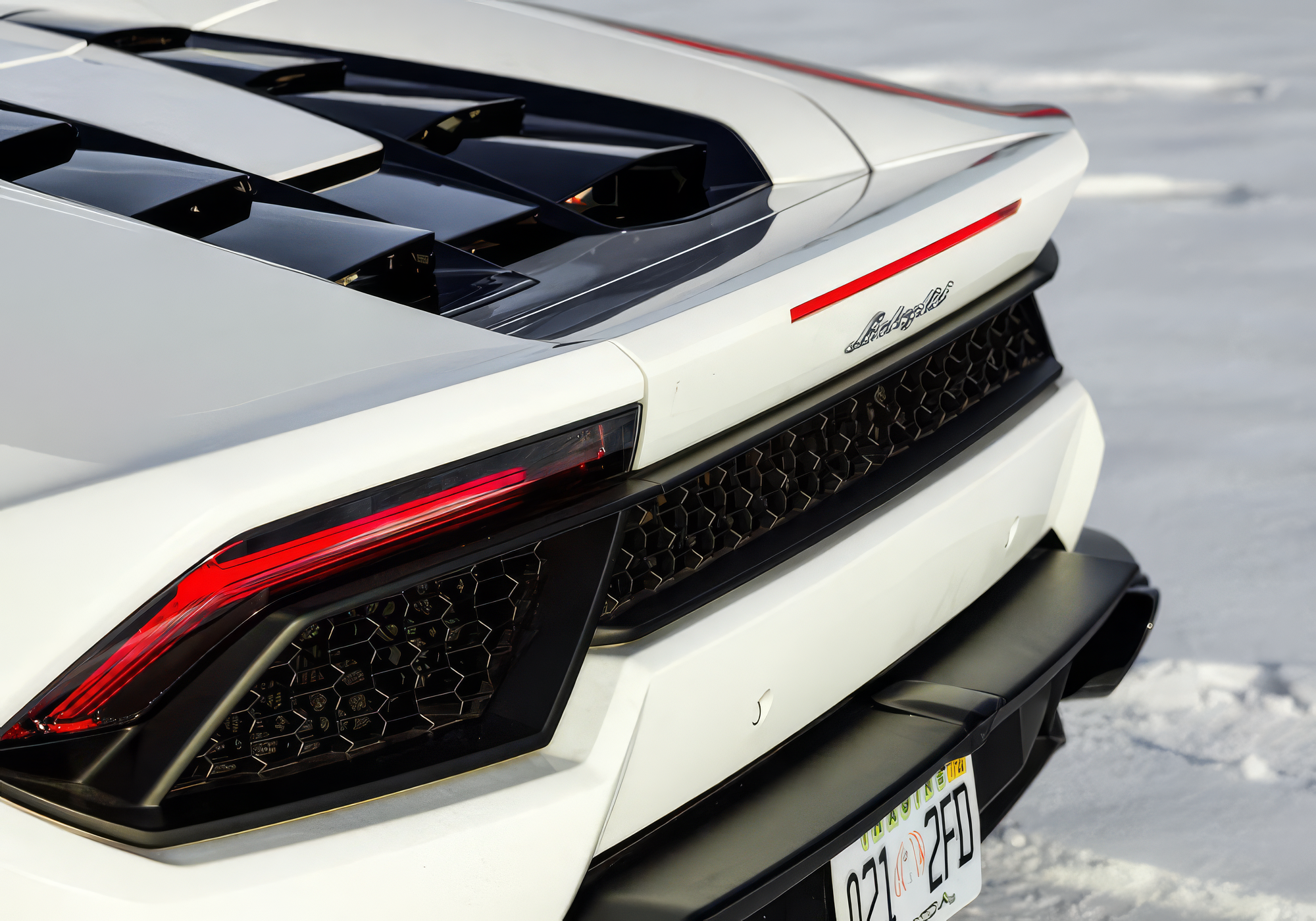 Lamborghini Huracán EVO Spyder - Bianco Monocerus on Rosso Alala & Nero Ade (Solid White on Red & Black)