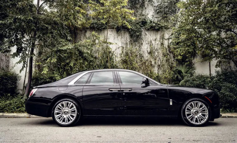Rolls-Royce Ghost Series II – Black on Red