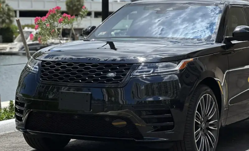 Range Rover Velar – Black on Cream