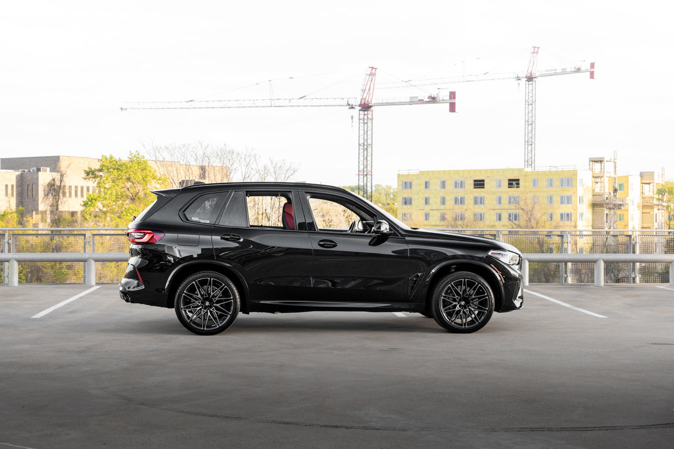 BMW X5 M Competition - Black on Red & Orange