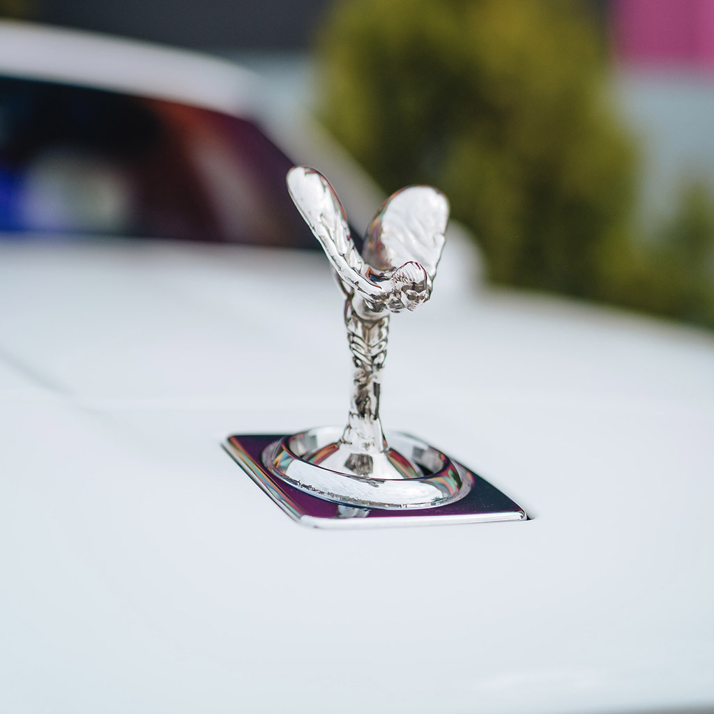 Rolls-Royce Cullinan — Arctic White on Arctic White & Black