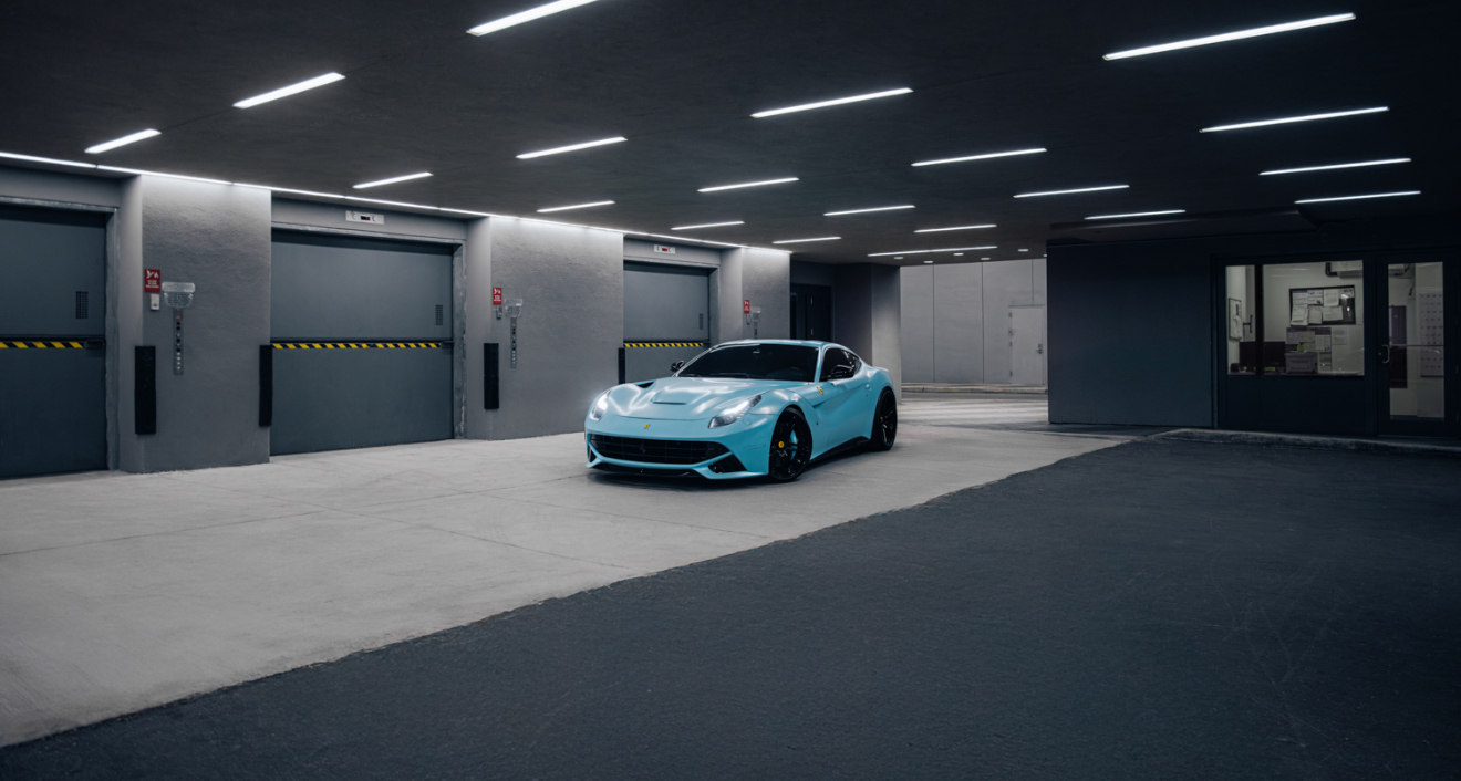 Ferrari F12 Berlinetta - Light Blue on Red & Black