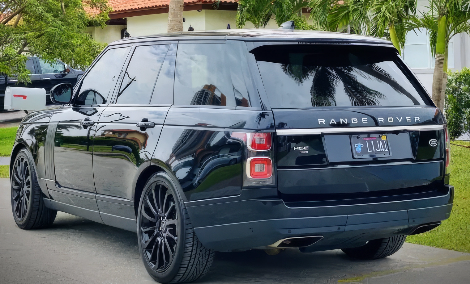 Range Rover Sport – Santorini Black Metallic on Ebony & Ivory