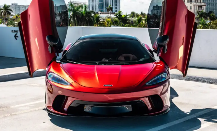 McLaren GT – Red on Burgundy