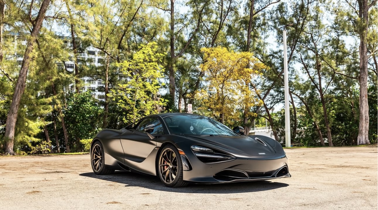 McLaren 720S - Black on Black