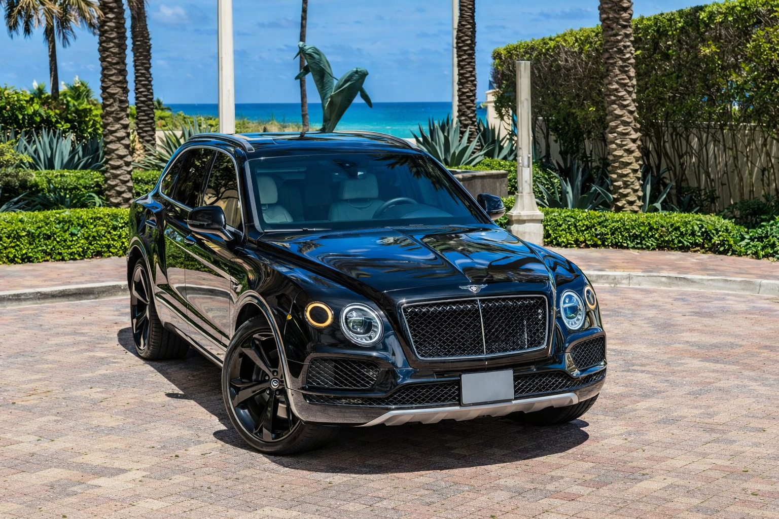 Bentley Bentayga – Onyx Black on Black