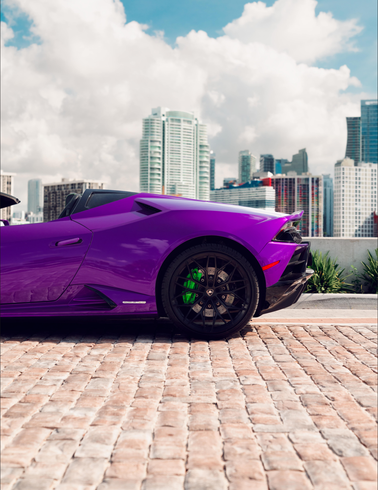 Lamborghini Huracan Evo Spyder - Purple on Black & Green 