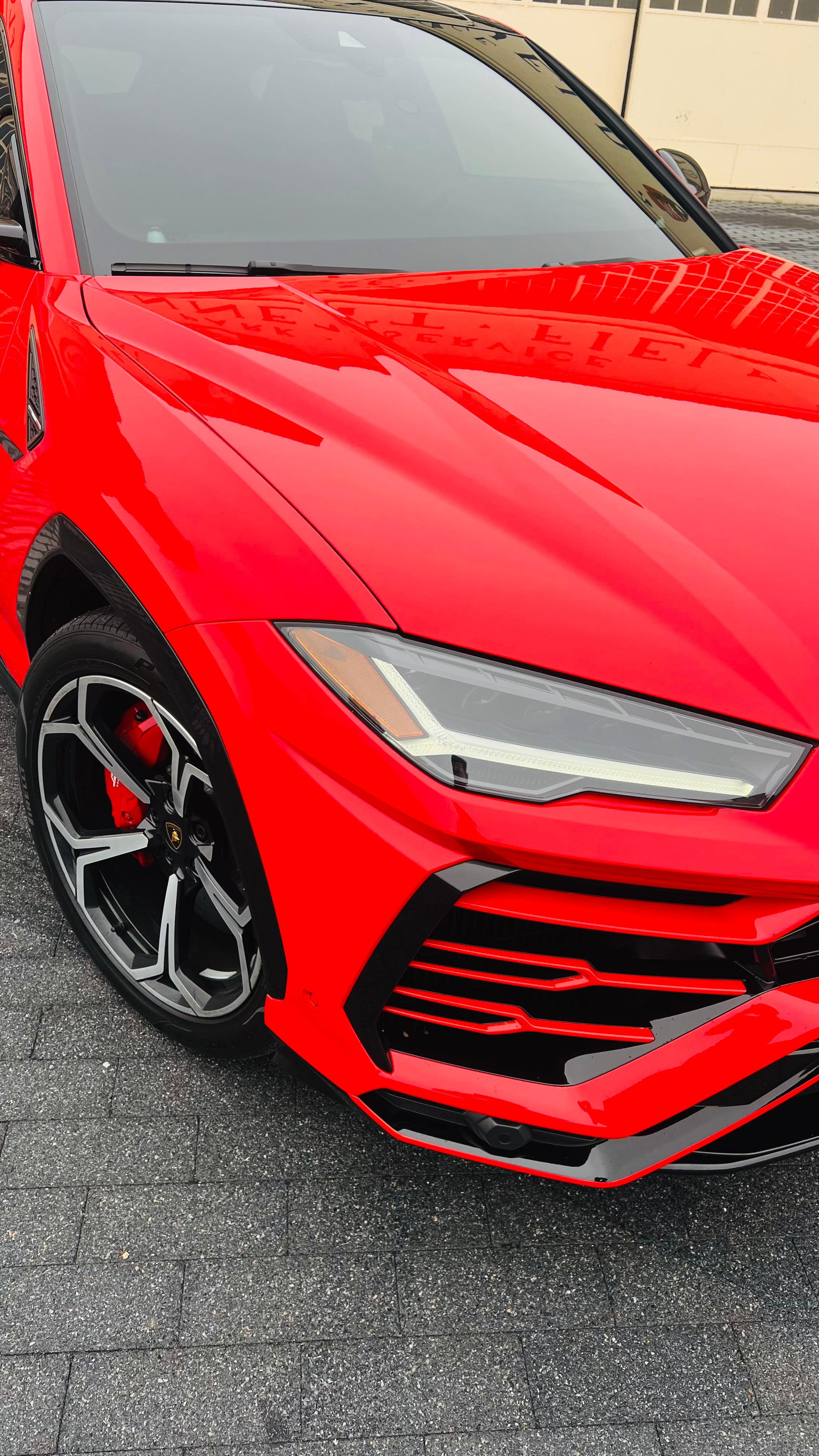 Lamborghini Urus - Red on Black & Red