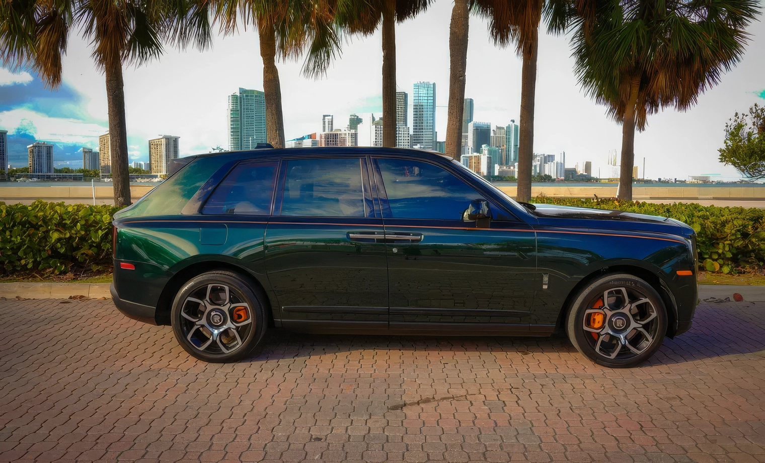 Rolls-Royce Cullinan — Iguana Green on Arctic White & Mandarin
