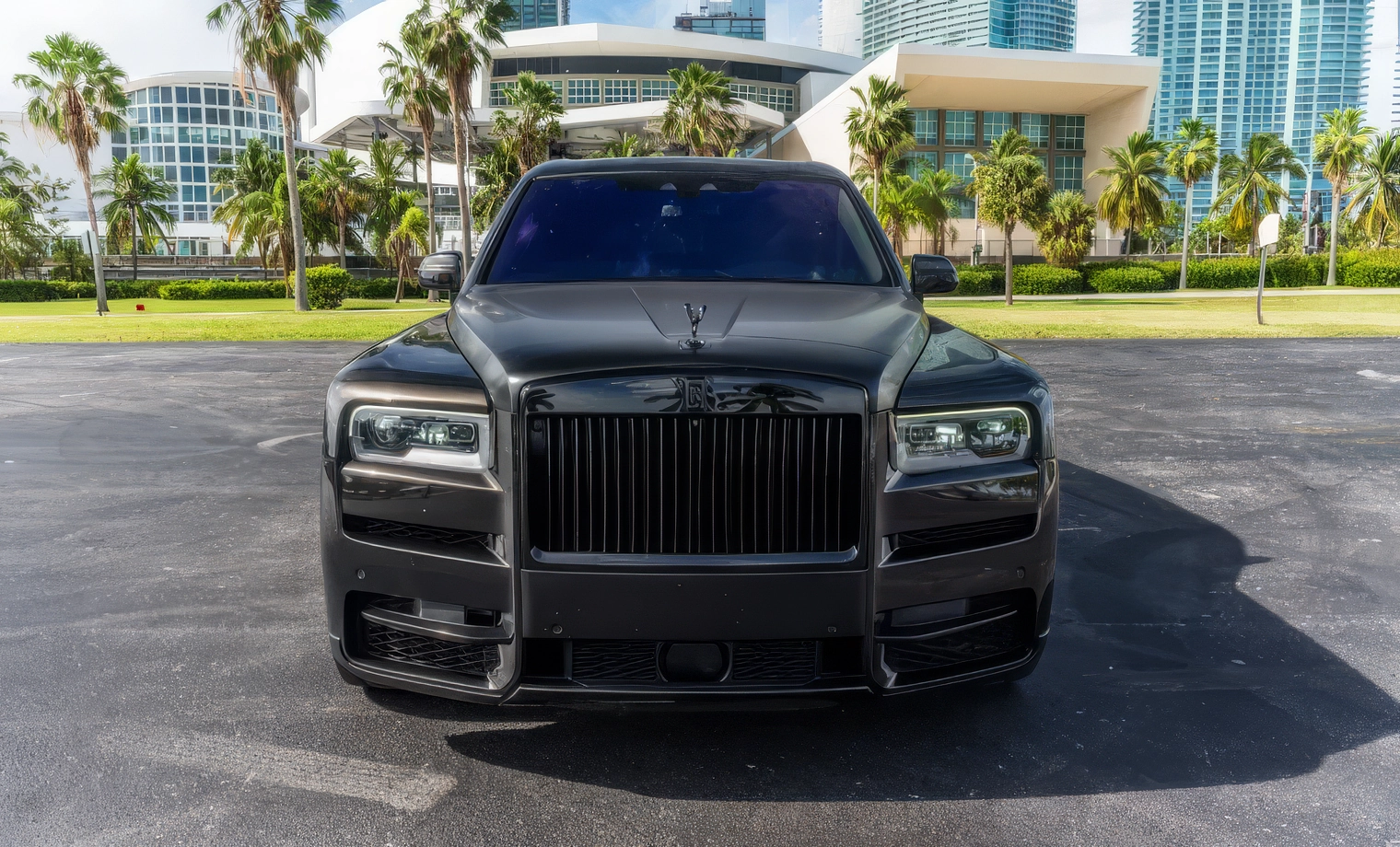 Rolls-Royce Cullinan — Black Diamond on Mugello Red & Black