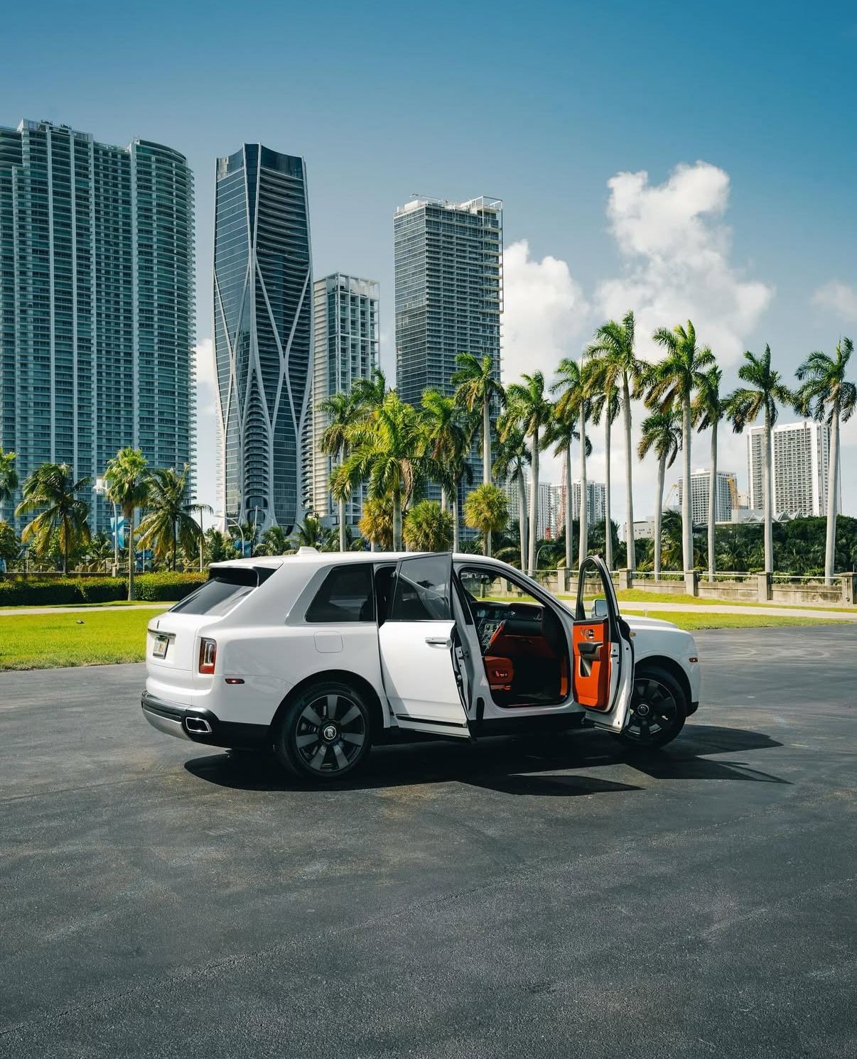 Rolls Royce Cullinan - White 