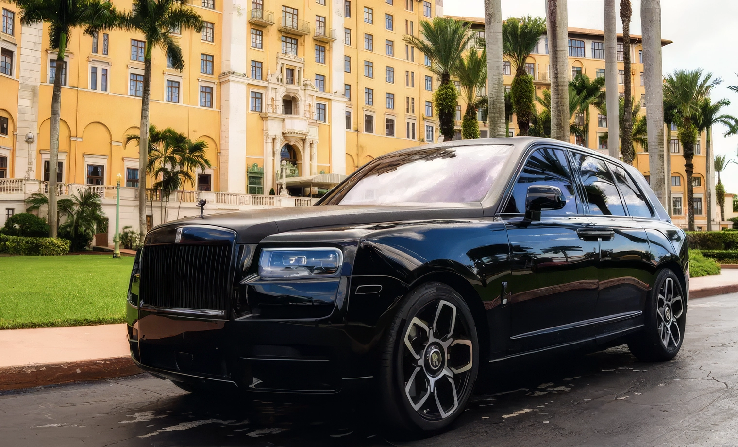Rolls-Royce Cullinan — Diamond Black on Mandarin