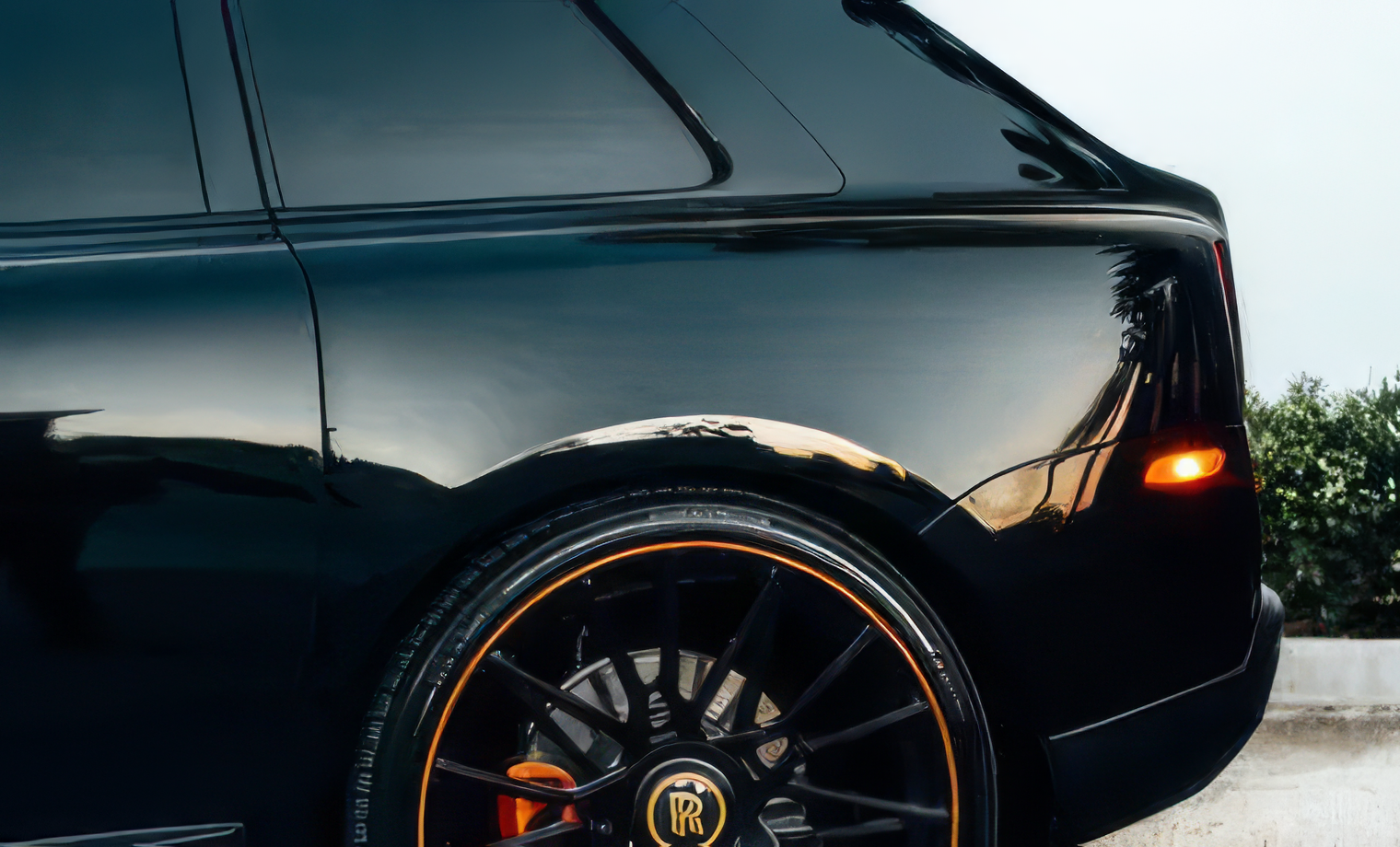 Rolls-Royce Cullinan — Diamond Black on Mandarin & Black
