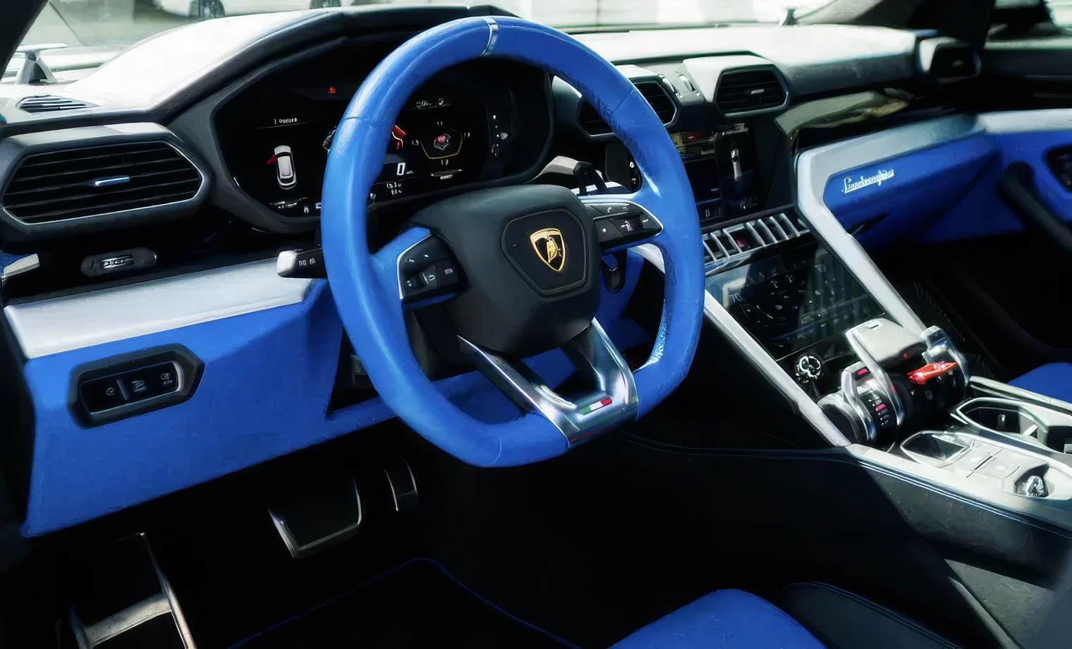 Lamborghini Urus – Bianco Icarus on Nero Ade & Blu Le Mans (Solid Gloss White on Black on Cobalt Blue)