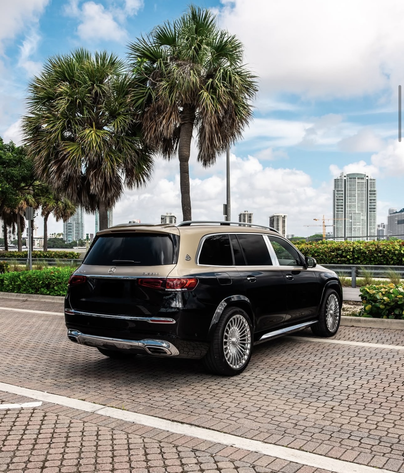 Maybach GLS600 - Kalahari Gold over Obsidian Black on Black