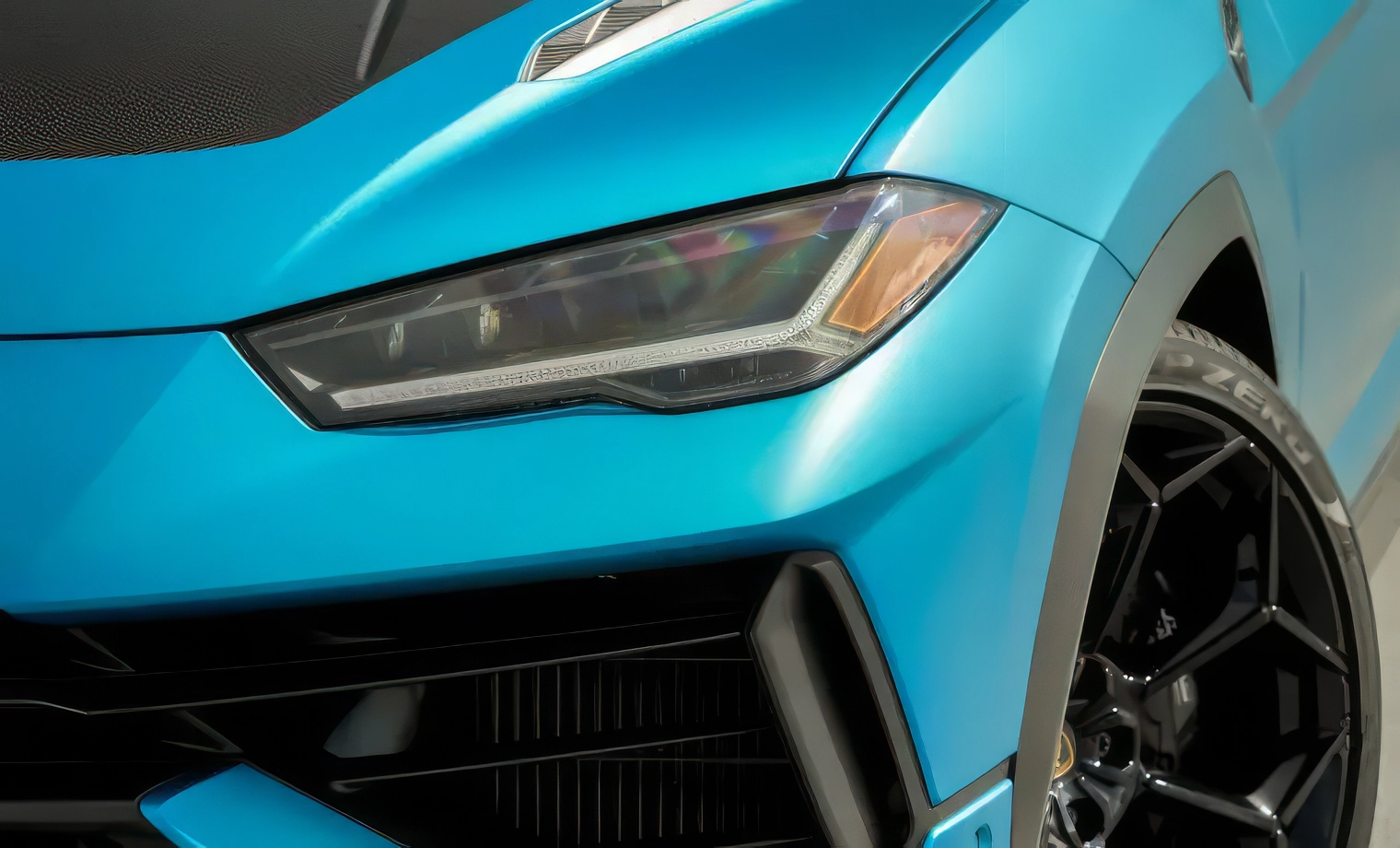 Lamborghini Urus Performante – Azzurro Thetys on Nero Ade (Sky Blue on Black)
