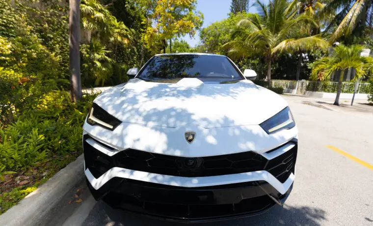 Lamborghini Urus – White on Orange