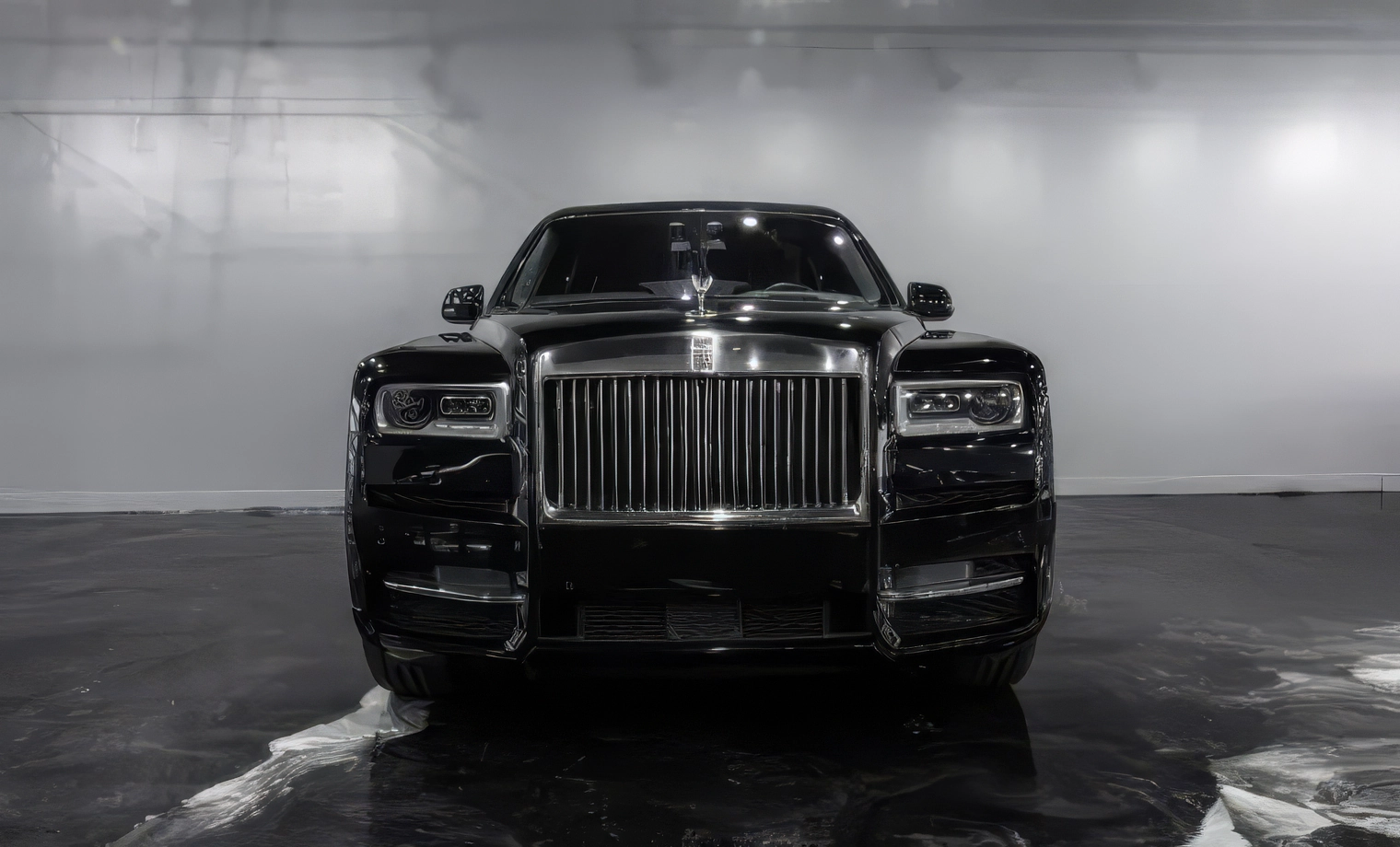 Rolls-Royce Cullinan — Diamond Black on Forge Yellow & Black