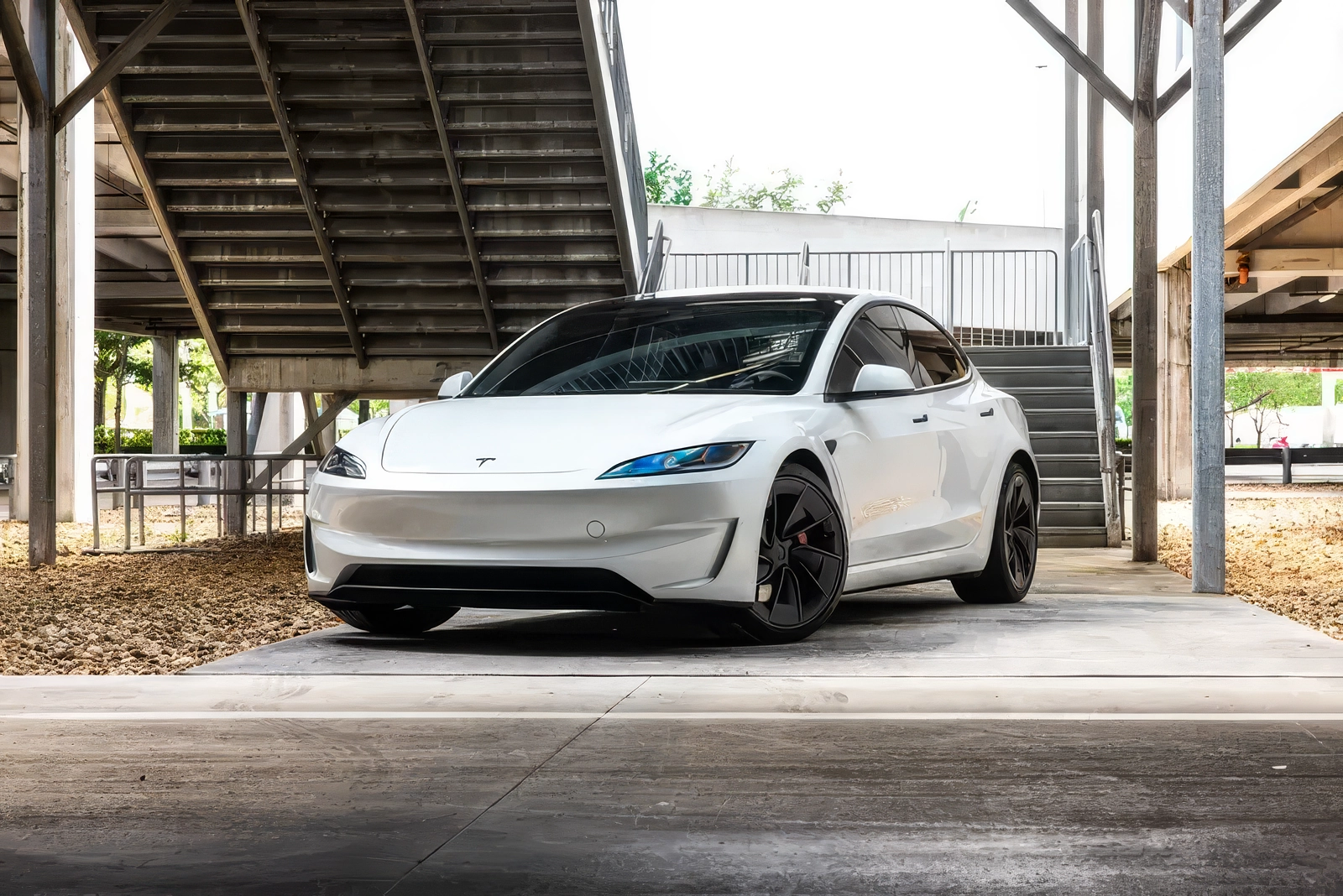 Tesla Model 3 – Pearl White Multi-Coat on Black