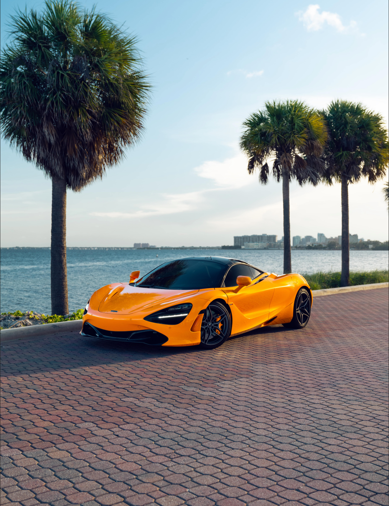McLaren 720s - Orange on Black 