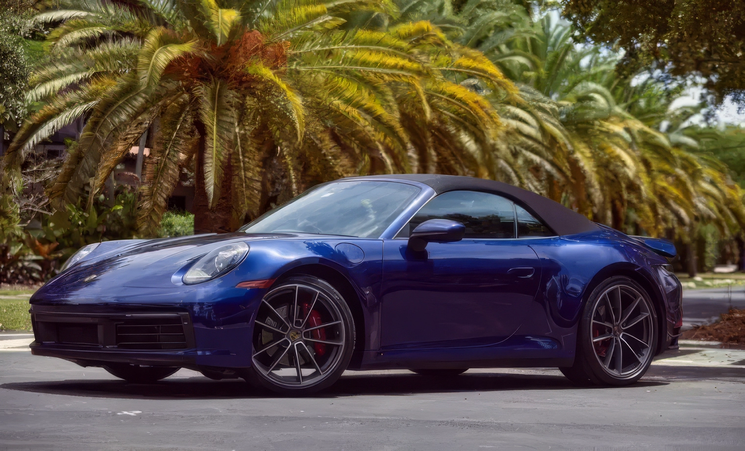 Porsche 911 Carrera S – Gentian Blue Metallic on Black