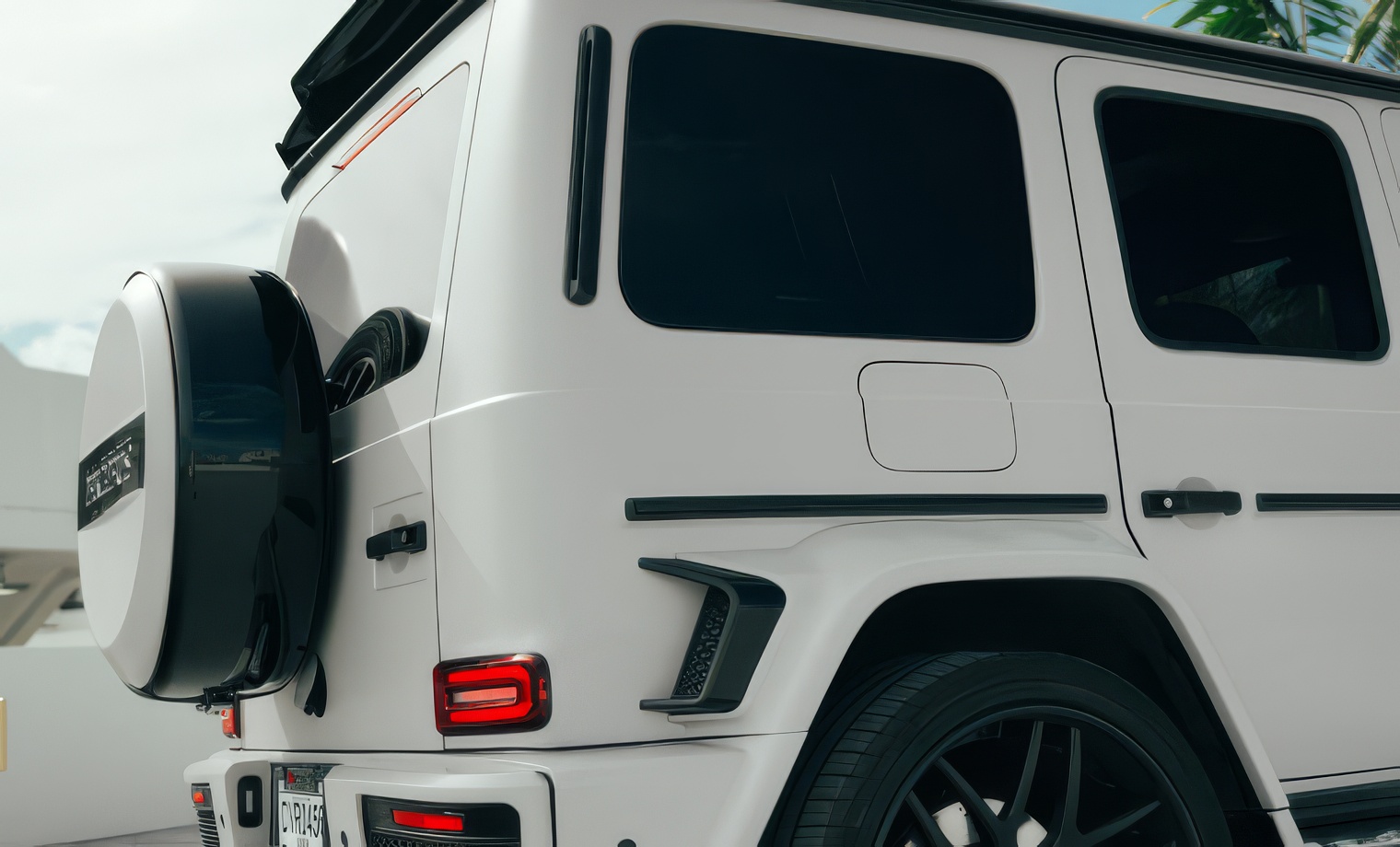 Mercedes-Benz G63 AMG – Diamond White Metallic on Custom Purple