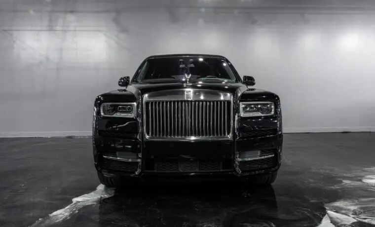 Rolls-Royce Cullinan — Black on Yellow