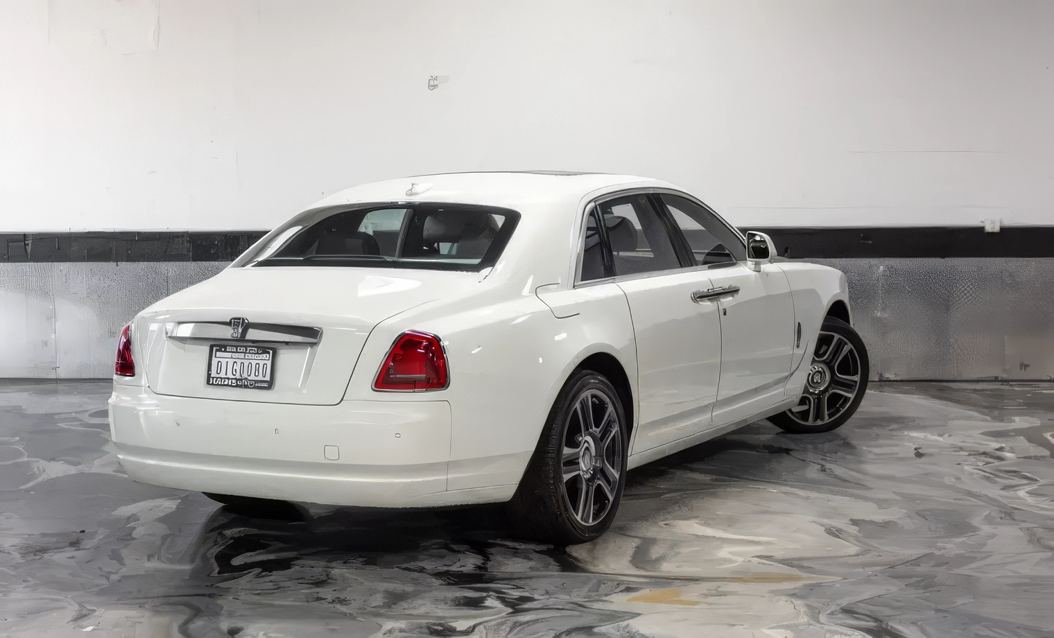 Rolls-Royce Ghost – Arctic White on Black