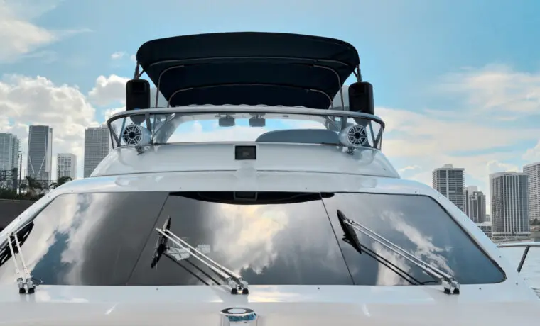 65' Azimut Flybridge "La Dolce Vita" - $4,000