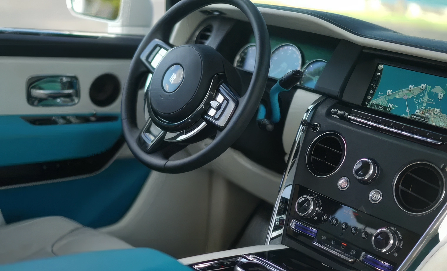 Rolls-Royce Cullinan — Solid White on Tiffany White & Seashell 