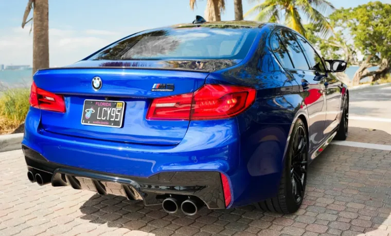 BMW M5 – Blue on White