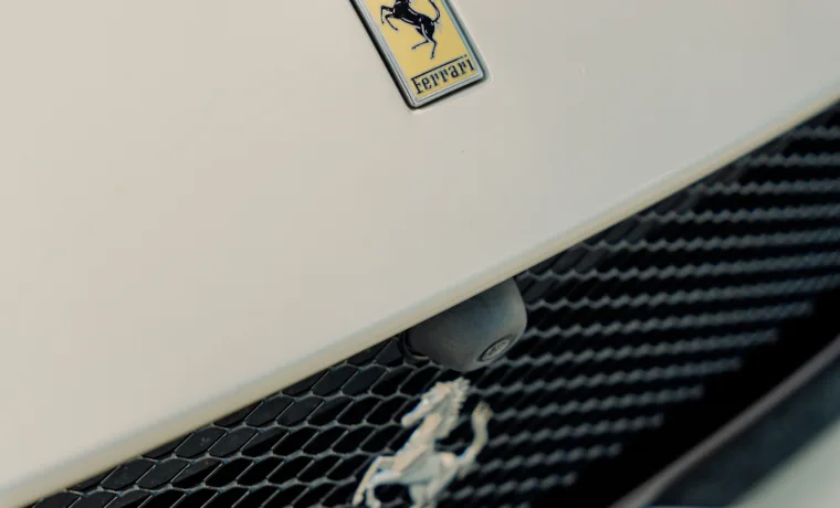 Ferrari 812 Superfast - White on Red