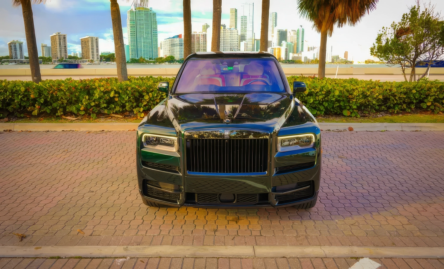 Rolls-Royce Cullinan — Iguana Green on Arctic White & Mandarin