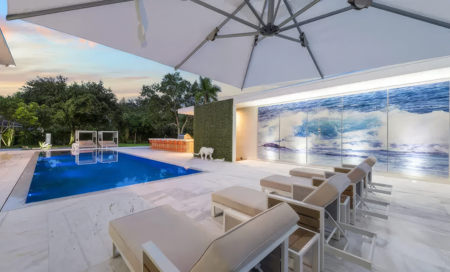 Villa Crest - $2,400