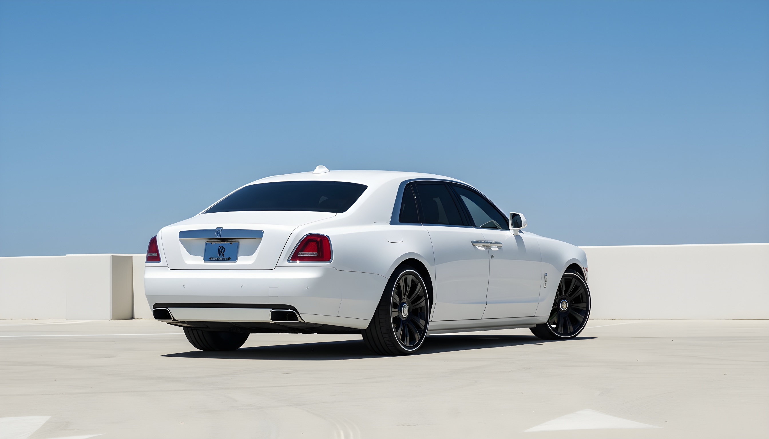 Rolls-Royce Ghost Black Badge - Arctic White on Black