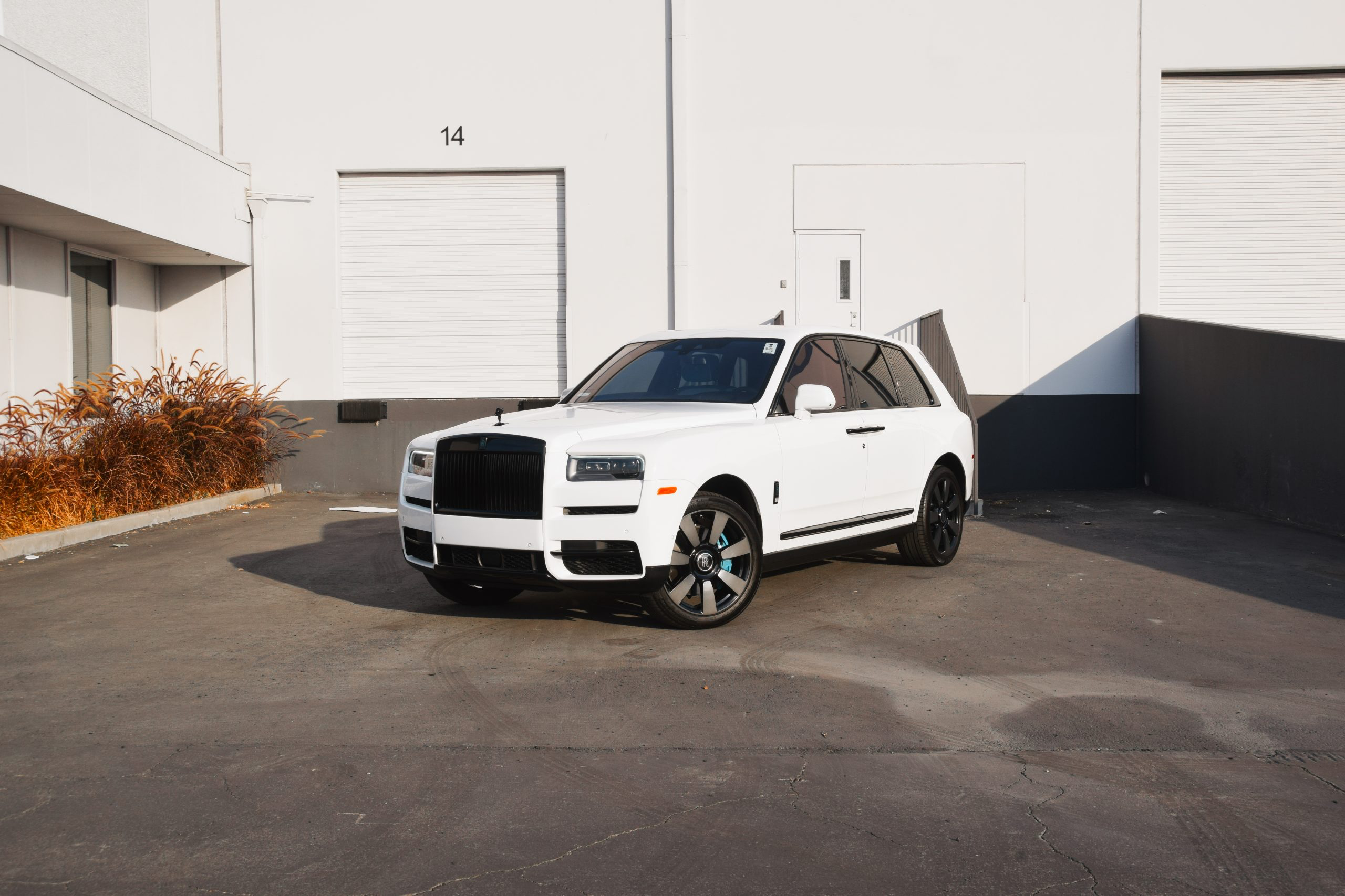 Rolls-Royce Cullinan - Arctic White on Bespoke Turchese (Turquoise Blue) & Arctic White