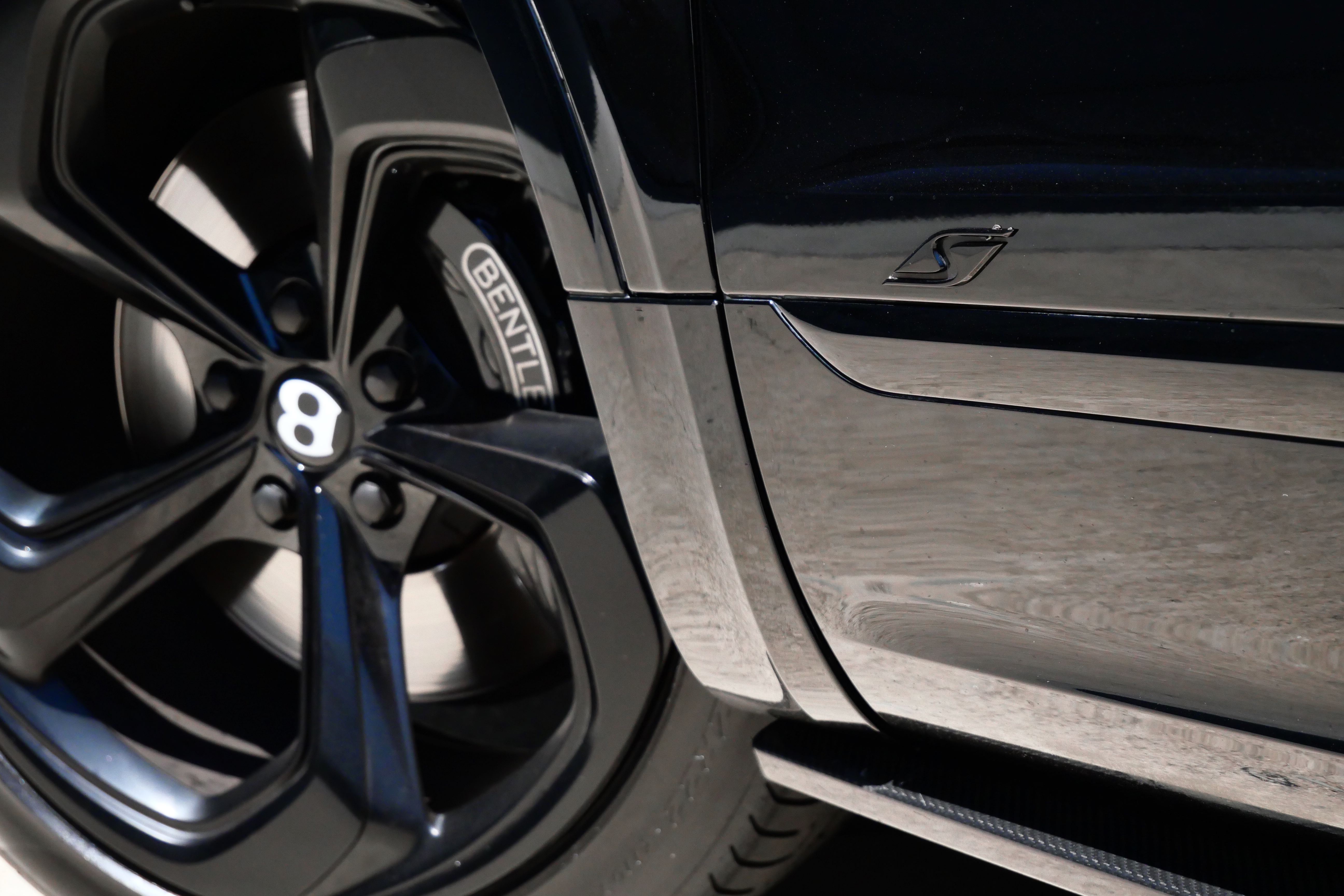 Bentley Bentayga - Black on Black