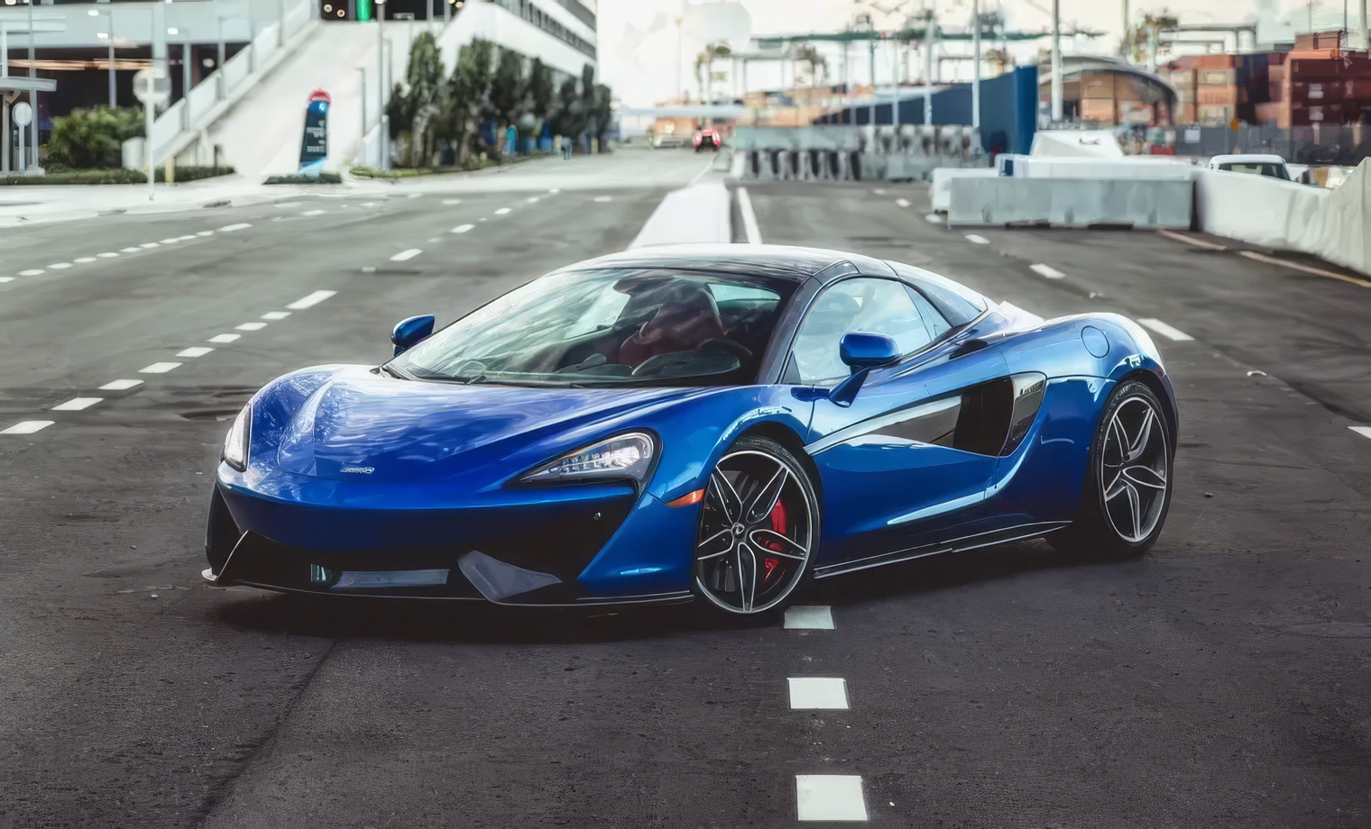 McLaren 570S Spyder – Cerulean Blue on Carmine Red