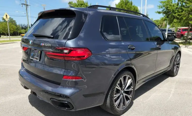 BMW X7 M – Black on Brown