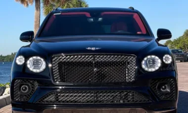 Bentley Bentayga – Black on Red