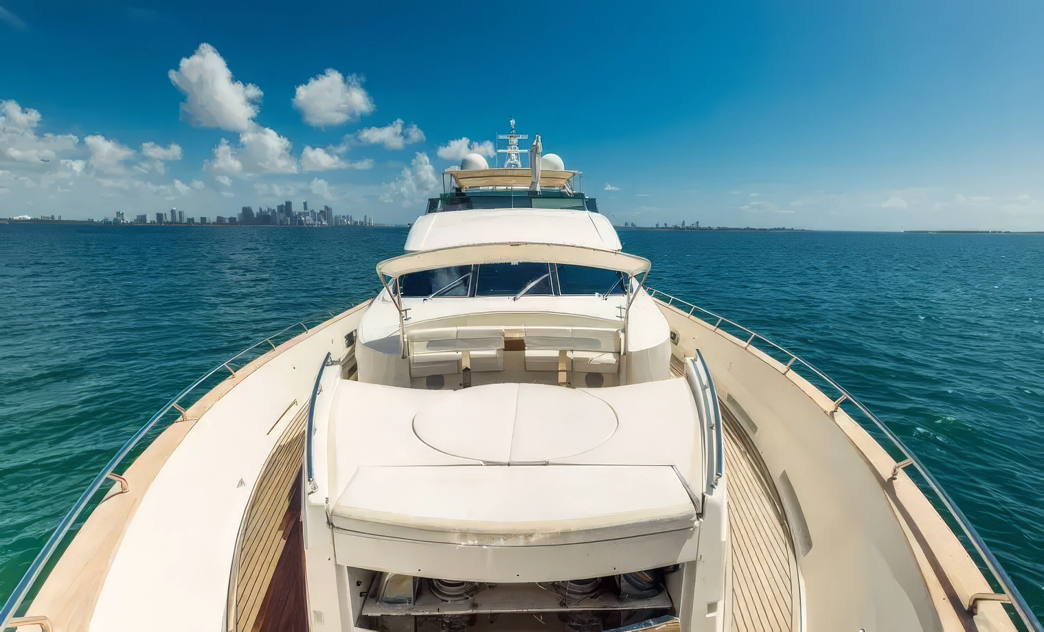 95' Dominator Flybridge - $7,400