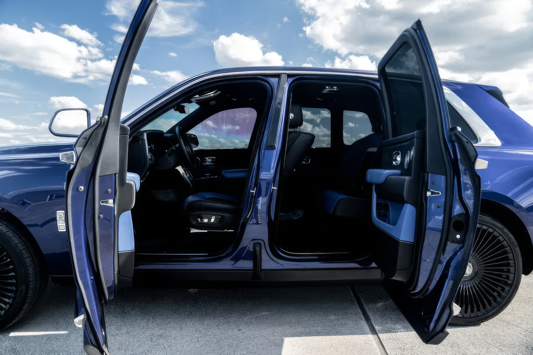 Rolls-Royce Cullinan - Salamanca Blue on Cobalto Blue & Black