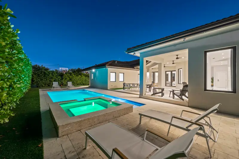 Villa Grand - $2,025