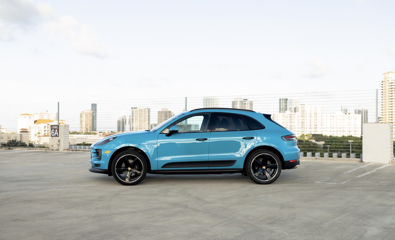 Porsche Macan - Teal Blue on Black