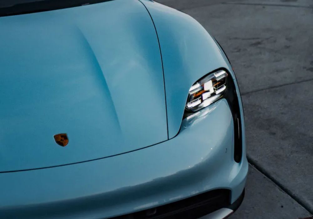 Porsche Taycan - Light Blue on Black 