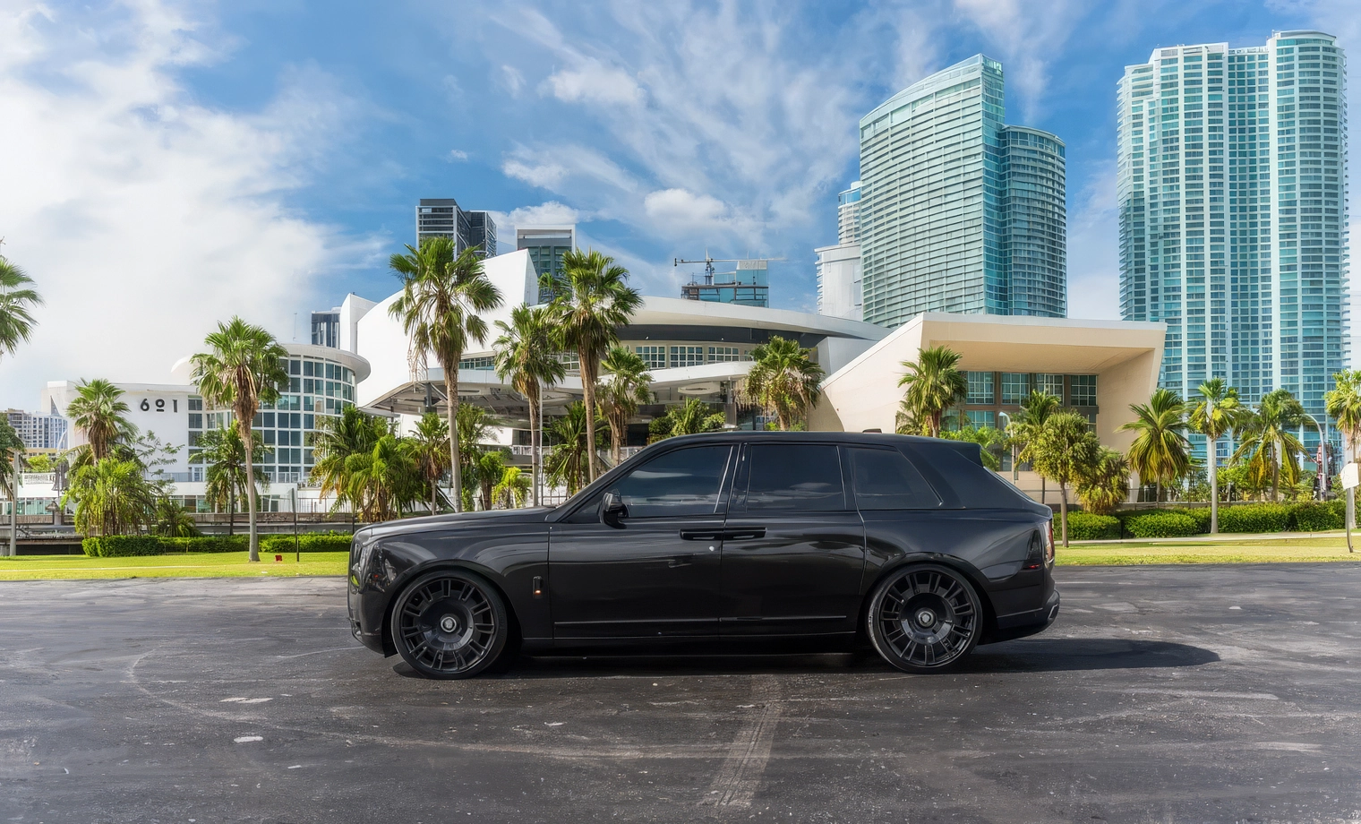Rolls-Royce Cullinan — Black Diamond on Mugello Red & Black