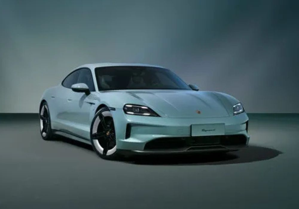Porsche Taycan - Light Blue on Black 