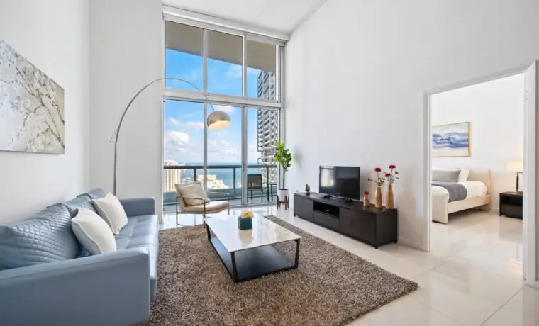 Icon Brickell 1 Bedroom High Ceiling Presidential Deluxe Ocean View - $700